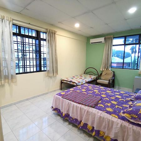 Cosy Homestay Улу Тирам Экстерьер фото