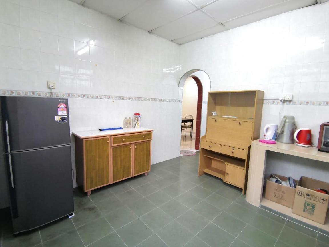 Cosy Homestay Улу Тирам Экстерьер фото