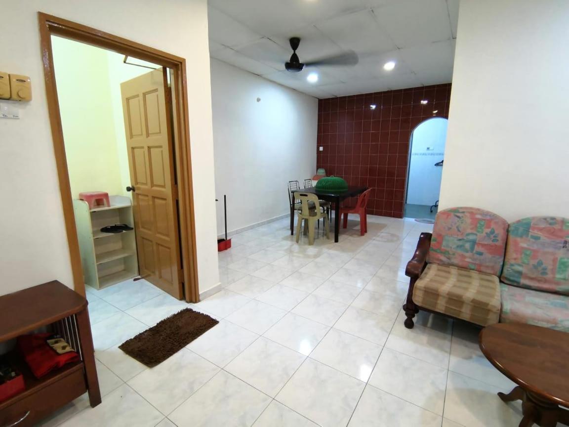 Cosy Homestay Улу Тирам Экстерьер фото