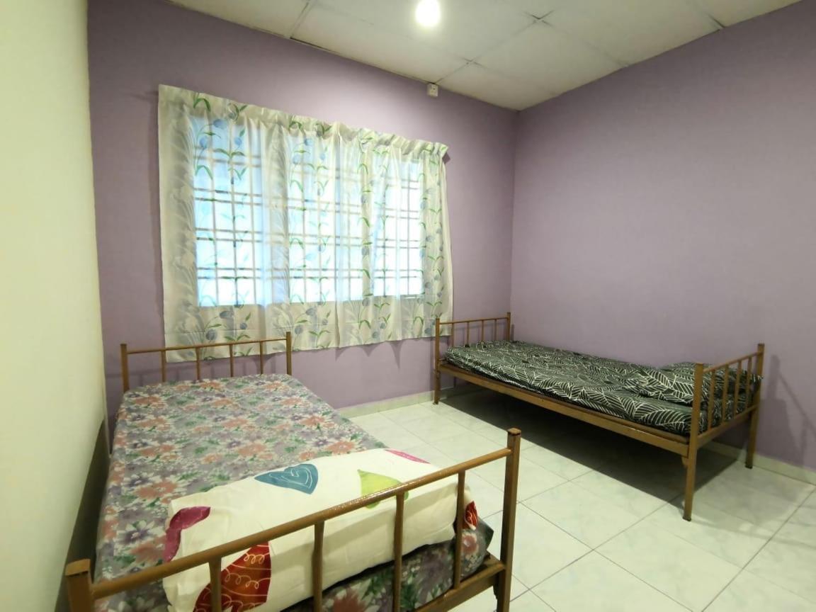 Cosy Homestay Улу Тирам Экстерьер фото