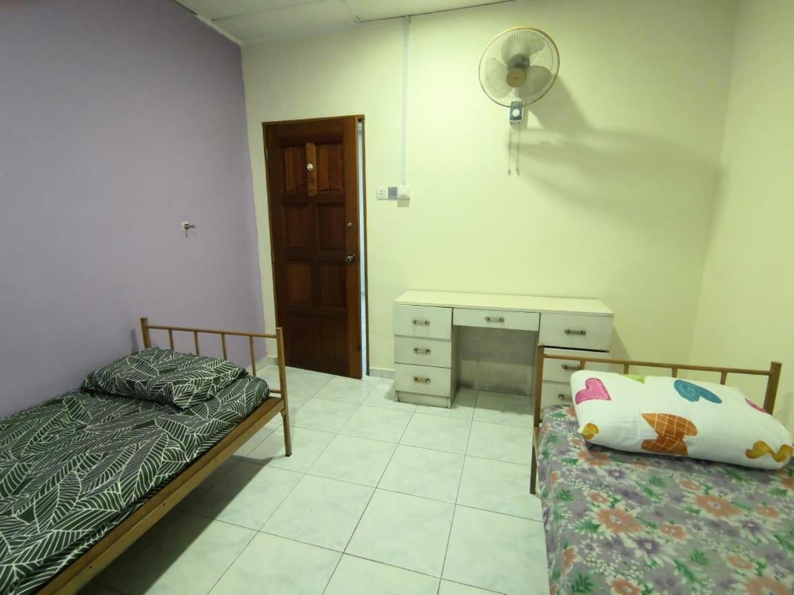Cosy Homestay Улу Тирам Экстерьер фото